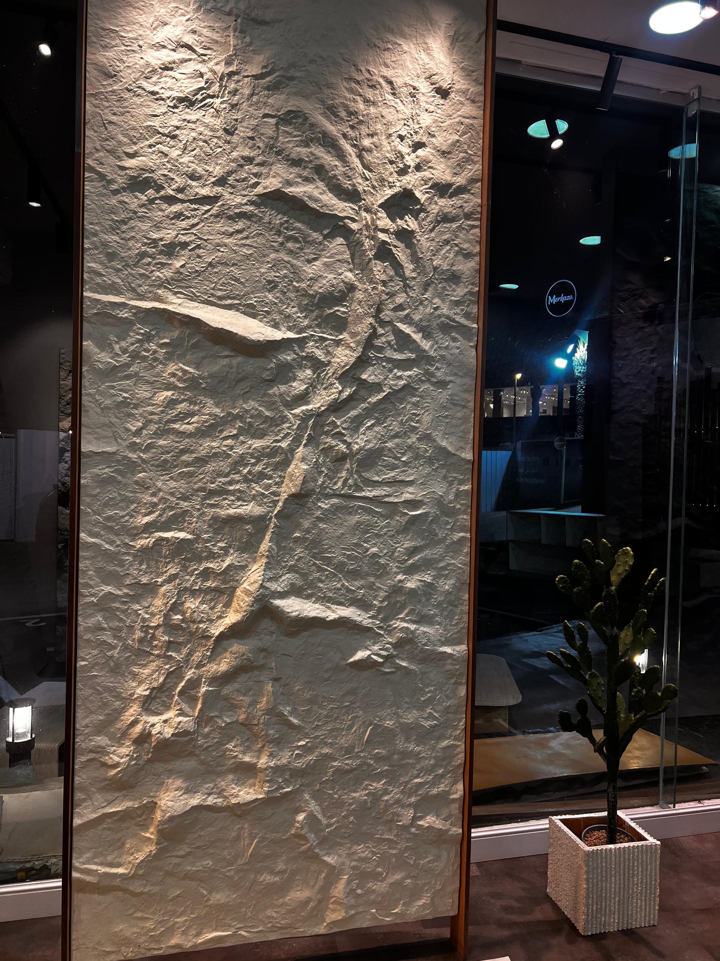 חיפוי דימוי סלע דגם LAVA – מראה טבעי, גולמי ומדויק