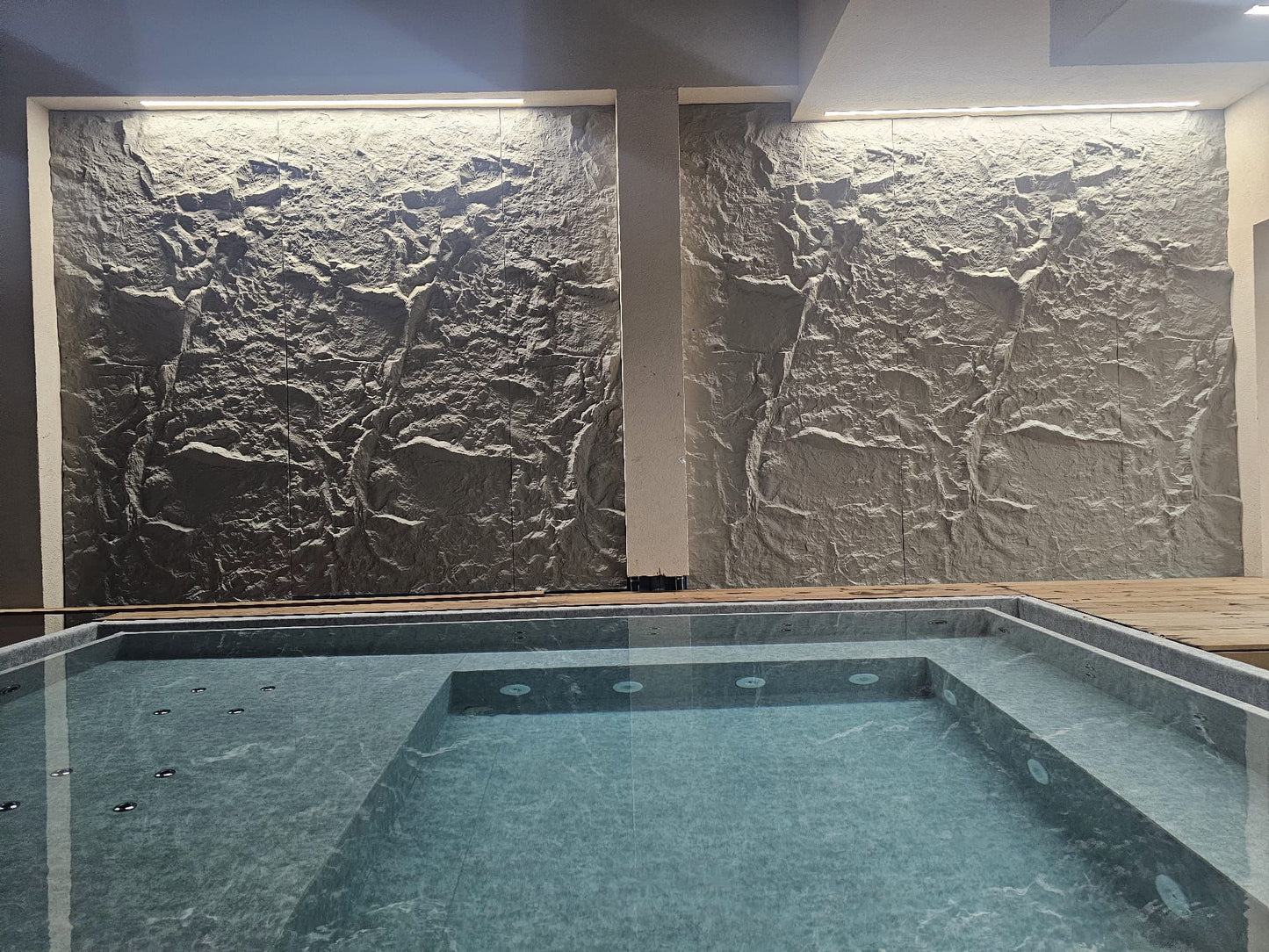 חיפוי דימוי סלע דגם LAVA – מראה טבעי, גולמי ומדויק